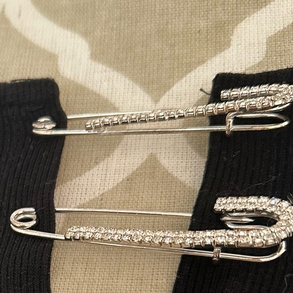 Black rhinestone safety pin silver detail crop top - Picture 3 of 4